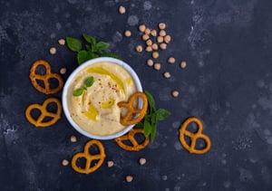 Hummus_and_pretzels